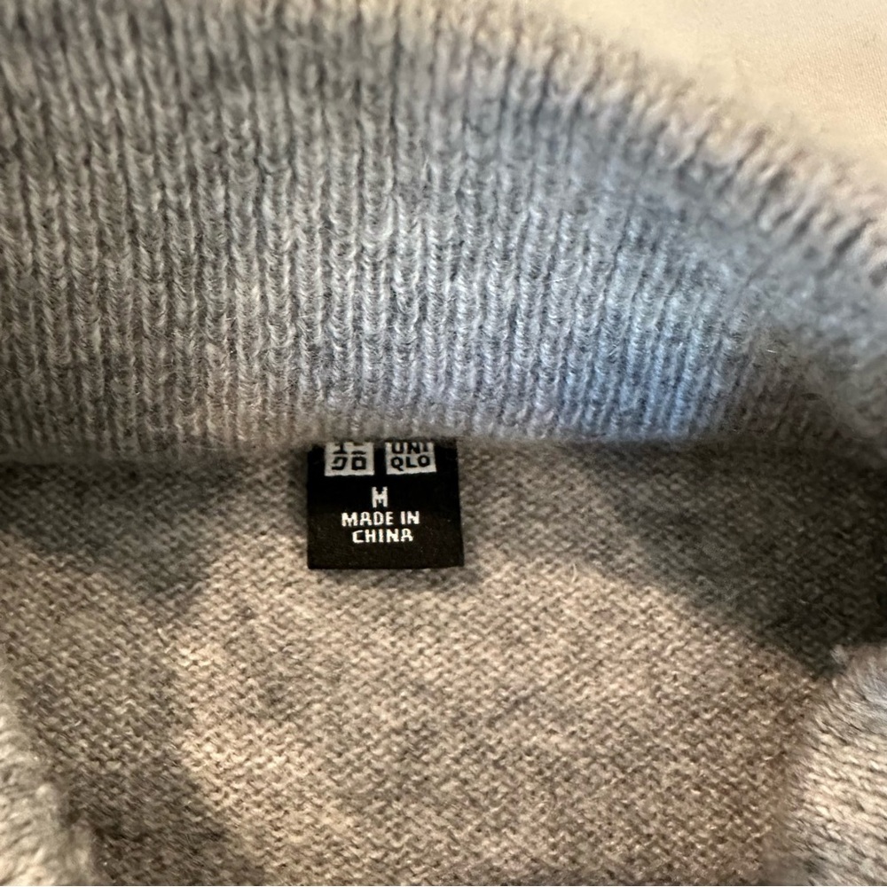 Uniqlo Cashmere Mock Neck Sweater - Picture 2 of 3